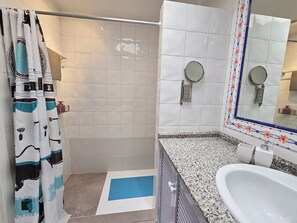 Maison, 2 chambres, fumeur, balcon | Salle de bain