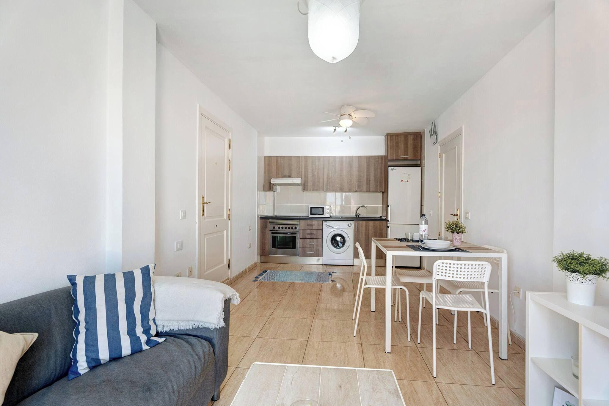 Departamento, 1 habitación, balcón, vista al jardín | Área de sala de estar