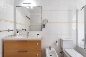 Apartment, 1 Bedroom, Balcony, Garden View | Bathroom