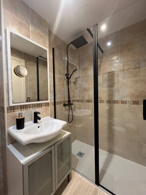 Apartment, 2 Bedrooms, Balcony, Garden View | Bathroom amenities - Charming Apartment With Unobstructed Sea Views (Oropesa del Mar)