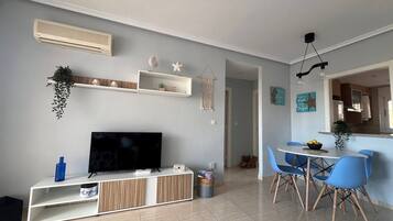 Apartament, 2 dormitoris, balcó, vistes al jardí | Sala d'estar