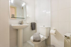 Apartment, 2 Schlafzimmer | Badezimmer