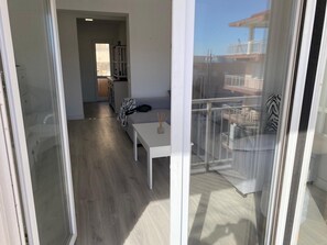 Apartment, 2 Schlafzimmer, Balkon, Stadtblick | Innenbereich