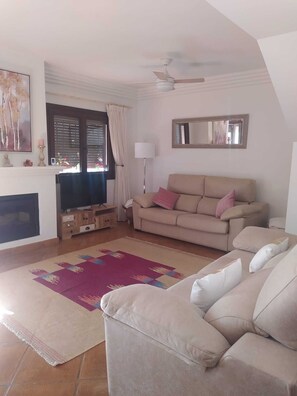 Villa, 3 chambres, fumeur, balcon | Salle de séjour