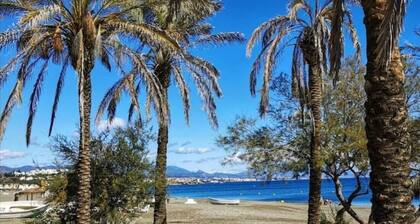 Stylish House, Patio, Pool, Mountains, Stunning White Village, sea 20 Mins Away