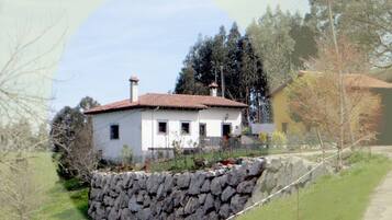 House, 2 Bedrooms, Smoking, Patio | Bahagian luar