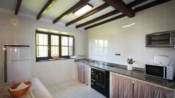 House, 2 Bedrooms, Smoking, Patio | Interior