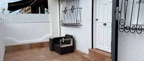 Bungalow, 2 Bedrooms, Balcony | Property entrance
