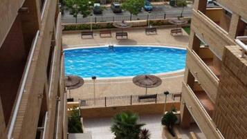 Appartement, 2 chambres, terrasse, vue montagne | Piscine | Piscine extérieure