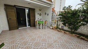 Bungalow, 3 makuuhuonetta, tupakointi sallittu, terassi | Ulkoruokailutilat