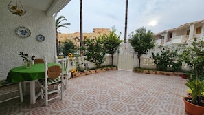 Bungalow, 3 makuuhuonetta, tupakointi sallittu, terassi | Ulkoruokailutilat