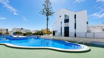 Apartamento, 1 habitación, terraza, vistas a la ciudad | Piscina | Una piscina al aire libre
