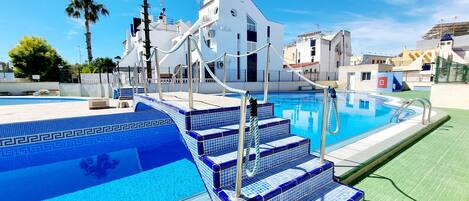 Lejlighed - 1 soveværelse - terrasse - byudsigt | Pool | Udendørs pool