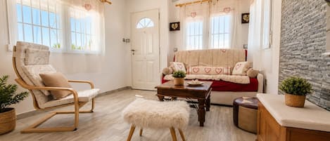 Apartment, 1 Bedroom, Terrace, City View | Living room