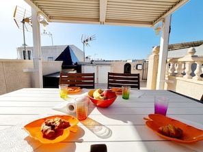 Departamento, 1 habitación, Terraza, vista a la ciudad | Restaurante al aire libre