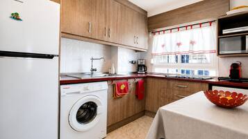 Apartment, 1 Bedroom, Terrace, City View | Private kitchen