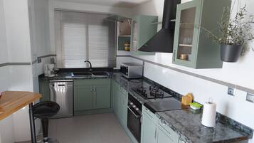 House, 4 Bedrooms, Private Pool, Garden View | Dapur peribadi