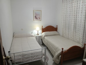Shared Dormitory, 1 Bedroom, Private Pool, Garden View | 1 bedroom, soundproofing - Room-habitación Privada Doble Toledo (Toledo)