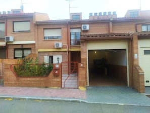 Shared Dormitory, 1 Bedroom, Private Pool, Garden View | Exterior - Room-habitación Privada Doble Toledo (Toledo)