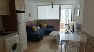 Apartment, 1 Bedroom, Pool View | Living room