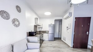 Íbúð - 2 svefnherbergi - reykherbergi - verönd | Að innan