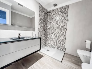 Apartment, 2 Bedrooms, Smoking, Terrace | Bathroom