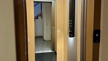 Apartment, 2 Bedrooms, Smoking, Patio | Interior