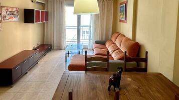 Apartamento, 2 habitaciones, fumadores, patio | Zona de estar