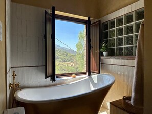 ห้องพัก, 1 ห้องนอน, ระเบียง, วิวสวน | ห้องน้ำ