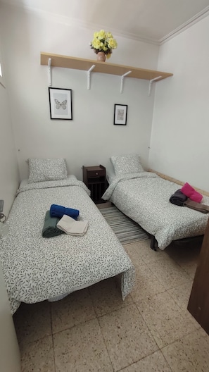 Dormitório compartilhado, 2 quartos, para fumantes, terraço | 2 quartos