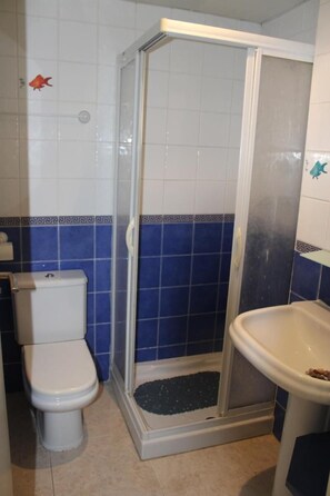 Bathroom - Ground Floor With Garden (Mont-roig del Camp)