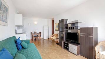 Apartment, 1 Bedroom, Terrace, Ocean View | Room amenity