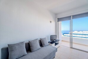 Apartment, 1 Bedroom, Balcony, City View | Living room