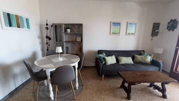 Bungalow, 1 habitación, fumadores, vistas al jardín | Sala de estar