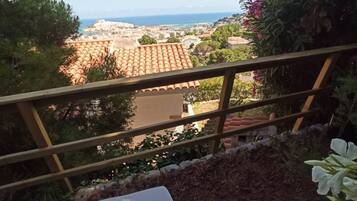 Bungalow, 1 Bedroom, Smoking, Garden View | Balcony