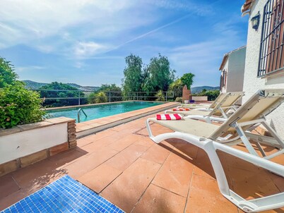 Cd-1383 Three Bedroom Villa With Pool