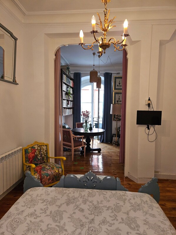 Slaapzaal, 1 slaapkamer, balkon, uitzicht op stad | 1 slaapkamer