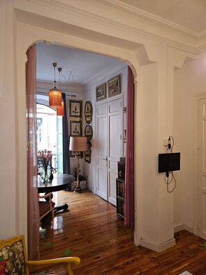 Slaapzaal, 1 slaapkamer, balkon, uitzicht op stad | Interieur