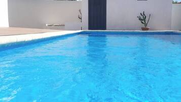 Casa, 4 habitaciones, fumadores, piscina privada | Piscina | Una piscina al aire libre