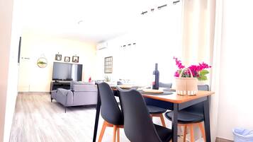 Villa, 2 habitaciones, piscina privada, vistas al jardín | Comedor