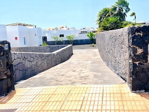 Property entrance - Villa Descansa With Private Pool, Air-conditioning, Sea View, Smart-tv & Wifi (Yaiza)
