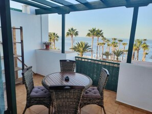 Apartamento, 1 quarto, para fumantes, terraço | Opções para refeição ao ar livre
