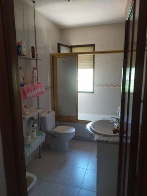 Shared Dormitory, 1 Bedroom, Private Pool, Garden View | Bathroom - Room-private Double Room Toledo (Toledo)