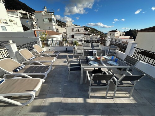 Modern 2 bed Apartment With hot tub and Large Private Roof Terrace