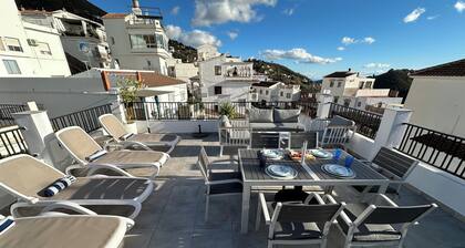 Modern 2 bed Apartment With hot tub and Large Private Roof Terrace
