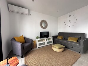 Apartamento, 2 quartos, para fumantes, piscina particular | Sala de estar