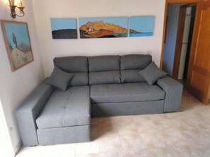 House, 1 Bedroom, Balcony, Garden View | Living room