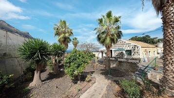 Nhà, 1 phòng ngủ, ban công, quang cảnh vườn | Ngoại thất