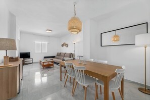 Appartement, 3 chambres, accessible aux personnes à mobilité réduite, patio | Restauration
