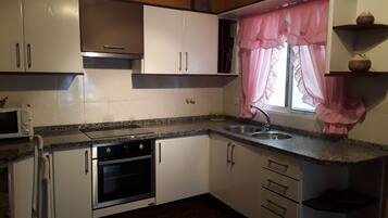 Apartment, 2 Bedrooms, Balcony, City View | Interior